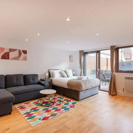 Charming Flat In Kingston Kt2, London Apartment *