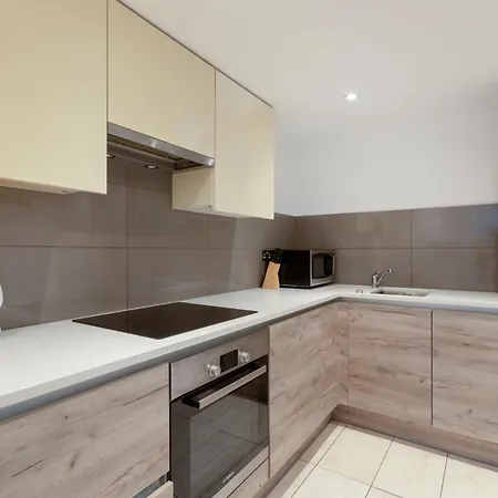 Apartment Charming Flat In Kingston Kt2, London