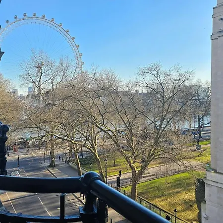 Eye Big Ben Walk To China Town *