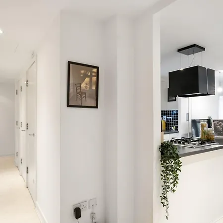 Livestay - Modern Two Bed In Stratford Apartment *