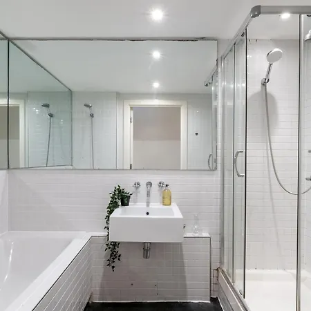 Livestay - Modern Two Bed In Stratford Apartment *