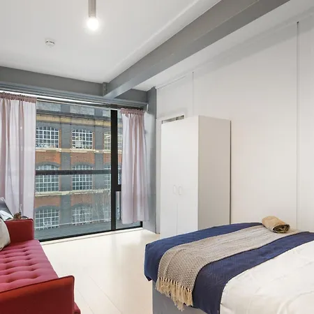 Livestay - Modern Two Bed In Stratford Apartment London