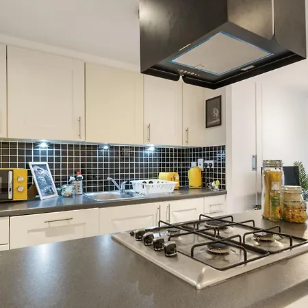 Livestay - Modern Two Bed In Stratford Apartment London