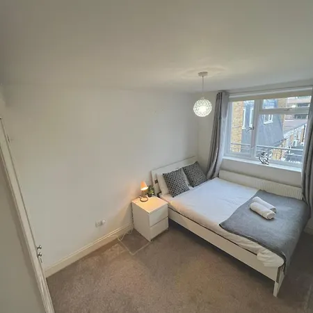 Cozy In Whitechapel! *