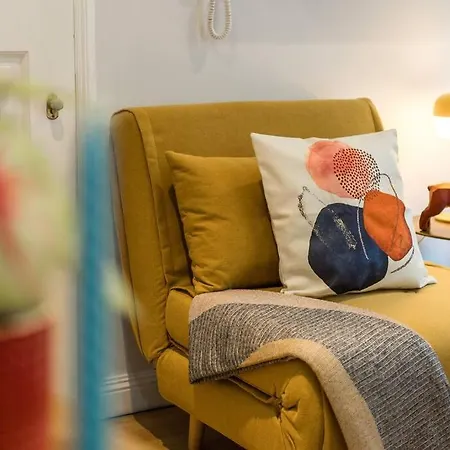 5 Min Walk To Madame Tussauds - 5 Min Walk To Baker Street - 5 Min Walk To Marylebone Railway Station - 5 Min Walk To Regent Park -