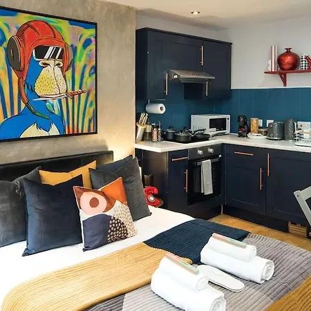 5 Min Walk To Madame Tussauds - 5 Min Walk To Baker Street - 5 Min Walk To Marylebone Railway Station - 5 Min Walk To Regent Park - *