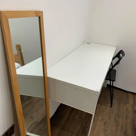 Private Room, Renovated With Large Size White Desk In Se9 6pg Homestay *
