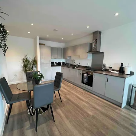 Private In With Balcony Homestay London