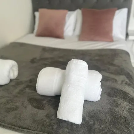 Private In With Balcony Homestay London