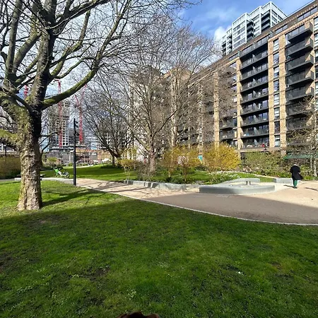Apartment Modern 2 Bedroom Secured Flat *