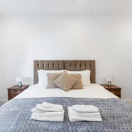Cozy One-bedroom Retreat In Morden Sm4, London * Morden (Greater London)