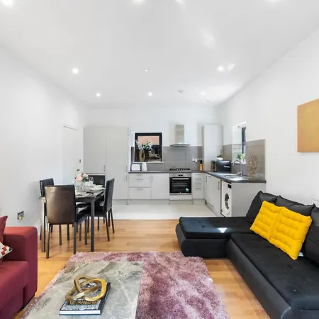 Apartment Cozy One-bedroom Retreat In Morden Sm4, London *