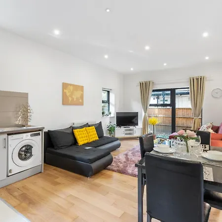 Cozy One-bedroom Retreat In Morden Sm4, London Morden (Greater London)