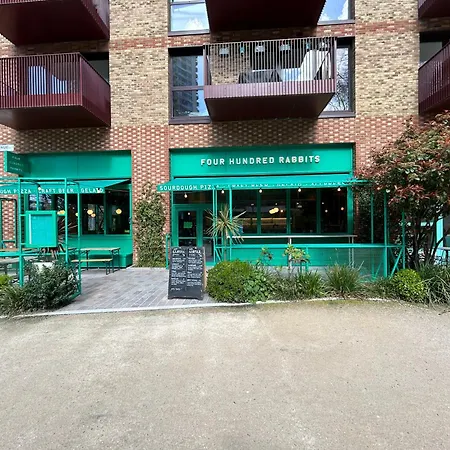 Apartment Modern 2 Bedroom Secured Flat