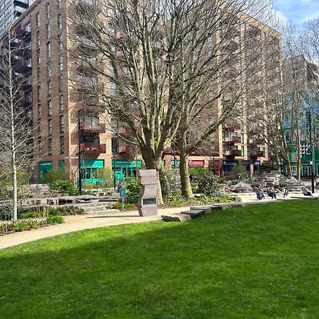 Modern 2 Bedroom Secured Flat Apartment London