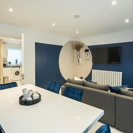Charming 2-bed House In Holiday home London