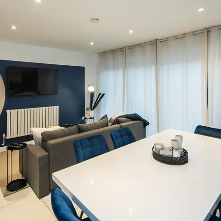Charming 2-bed House In Holiday home *