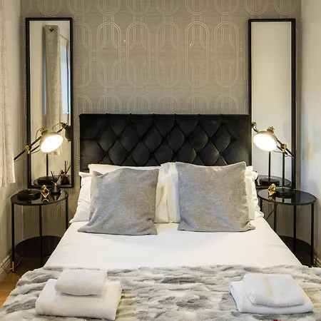 Charming 2-bed House In * London