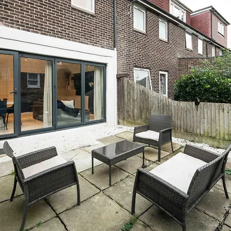 Charming 2-bed House In