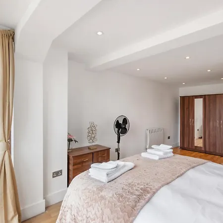 Modern Two Bedrooms Flat In Kingston Kt2, London * Kingston upon Thames (Greater London)