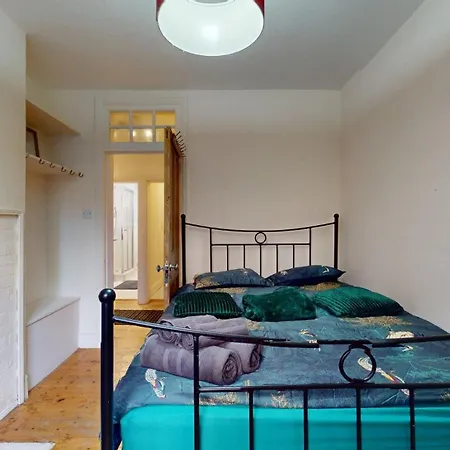 2 Bedroom Flat In Marylebone Apartment