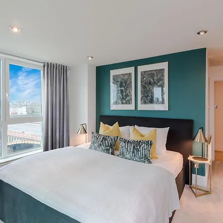 Thames View In Town! Large Luxxe Nomad Design Family Apartment London