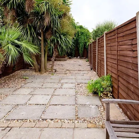 Holiday home Contemporary House Garden Near Park & Thames *