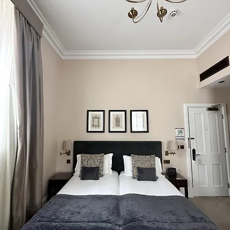 Hotel St Paul's 4*