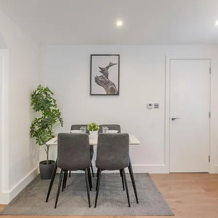 The Perfect London, With 2 Bedrooms 1 Bath - Battersea, Vauxhall And Nine Elms Apartment London