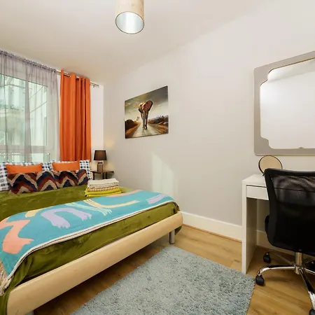 Apartment St George Wharf *