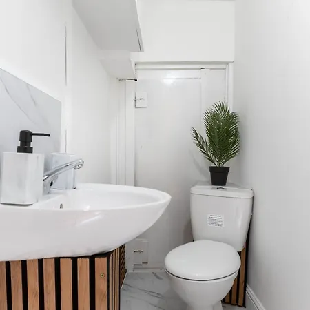 3 Bedroom House In Notting Hill London