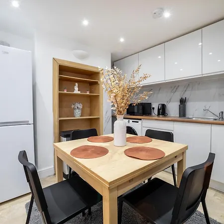 Apartment 3 Bedroom House In Notting Hill *