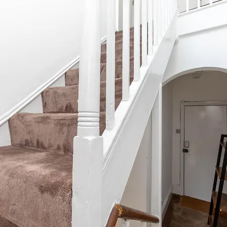 3 Bedroom House In Notting Hill