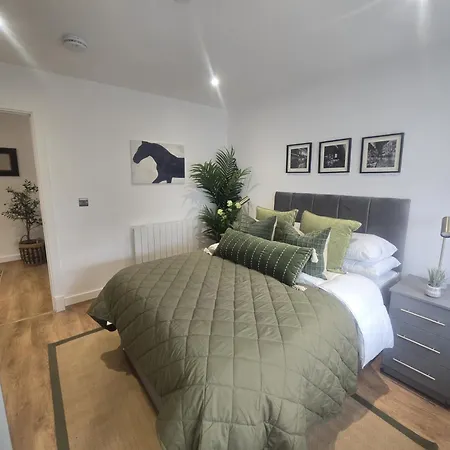 Snuggle Inn: Riverside With Thames Views * London