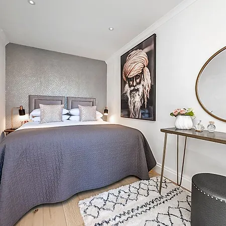 Kensington Oasis: Private House Near Attractions Holiday home London