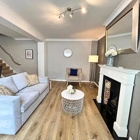 Kensington 2 Bedroom House-big Living Area And Kitchen-harrods-national History Museum-hyde Park-near 2 Underground Lines Holiday home London