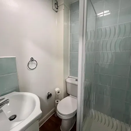Comfy 2 Bedroom - Finchley Road, Apartment *