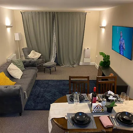Stunning 2-bed In Apartment London