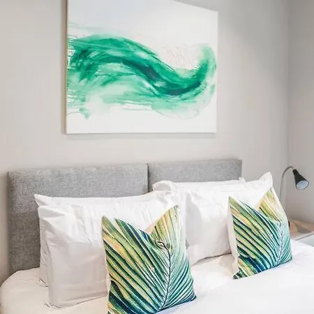 Tottenham Retreat: 4-bed Family Haven With Games & Parking Apartment London