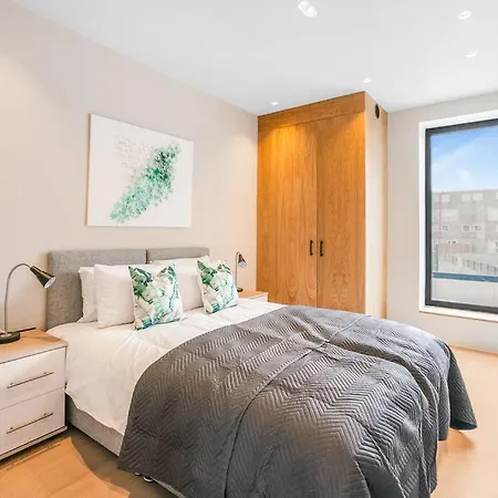 Apartment Tottenham Retreat: 4-bed Family Haven With Games & Parking *