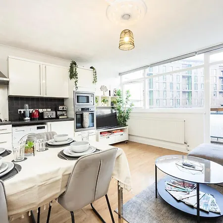 Trendy 4 Bed Near Vibrant Shoreditch W Balcony And Walking Distance To Tube London
