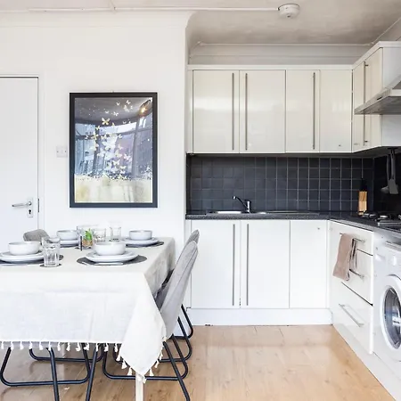 Trendy 4 Bed Near Vibrant Shoreditch W Balcony And Walking Distance To Tube London