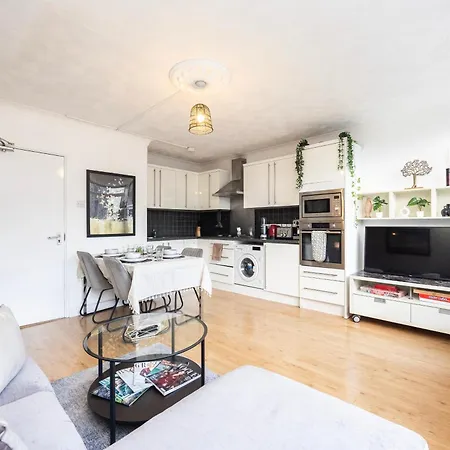 Trendy 4 Bed Near Vibrant Shoreditch W Balcony And Walking Distance To Tube Apartment