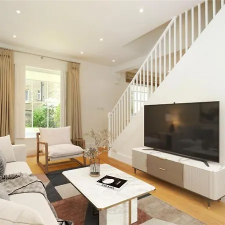 The South Kensington Palace By La Reserve Apartment *