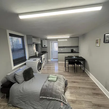 Apartment Cozy Two Bed In Brixton Next To Station