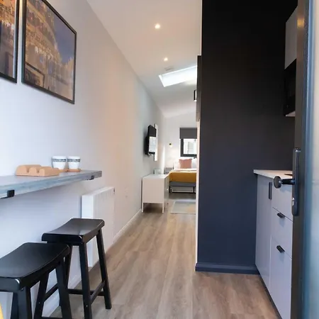 Apartment Elegant In New Malden