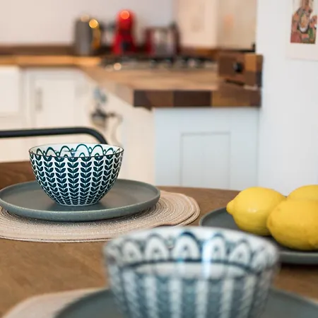 Apartment Charming 2-bed Flat In The Heart Of Nottinghill - Steps From Portobello Rd Market And Nottinghill Bookshop