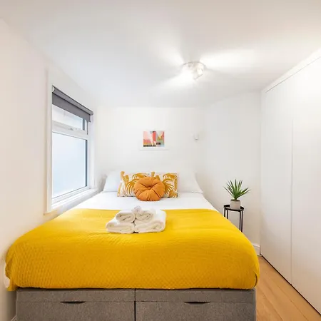 Charming 1 Bedroom Flat With Private Patio - West London, Kensington, Earl's Court, Chelsea *