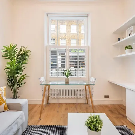 Charming 1 Bedroom Flat With Private Patio - West London, Kensington, Earl's Court, Chelsea London