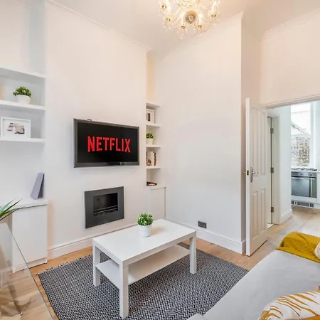 Charming 1 Bedroom Flat With Private Patio - West London, Kensington, Earl's Court, Chelsea Apartment *